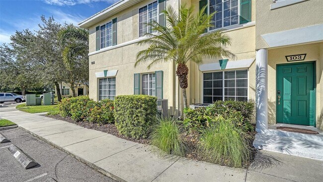 Building Photo - Like new 2 bedroom / 2.5 bath Condo in Her...