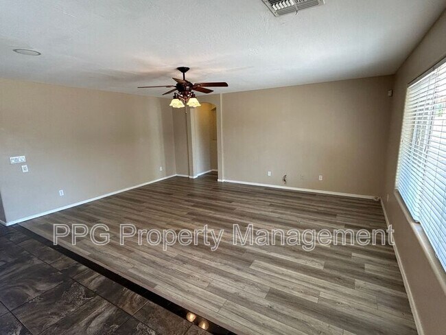 Foto del edificio - 15157 N 174th Dr