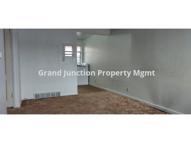 Foto del edificio - Cute 2 Bedroom Apt Near CMU