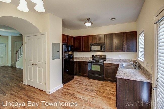 Building Photo - 3234 Lincoya Creek Dr