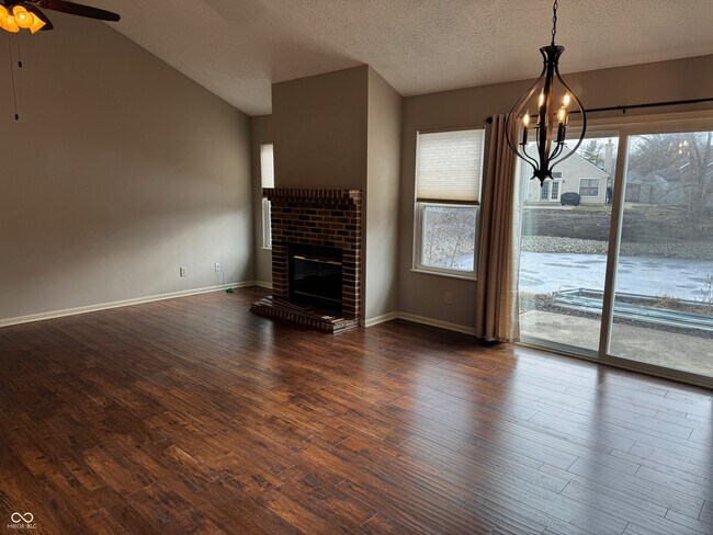 Foto del edificio - 6625 Sunloch Ct