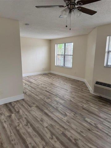 Foto del edificio - 4481 W McNab Rd