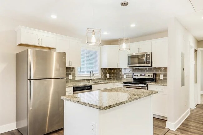 Foto del edificio - 2122 Nichols Ln