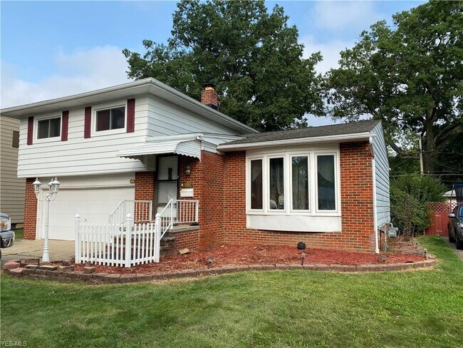 Building Photo - 6339 Beverly Dr