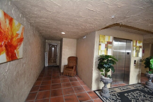 Building Photo - 106 Club House Dr
