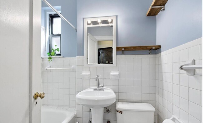 Building Photo - Beautifully renovated 1Bed 1Bath