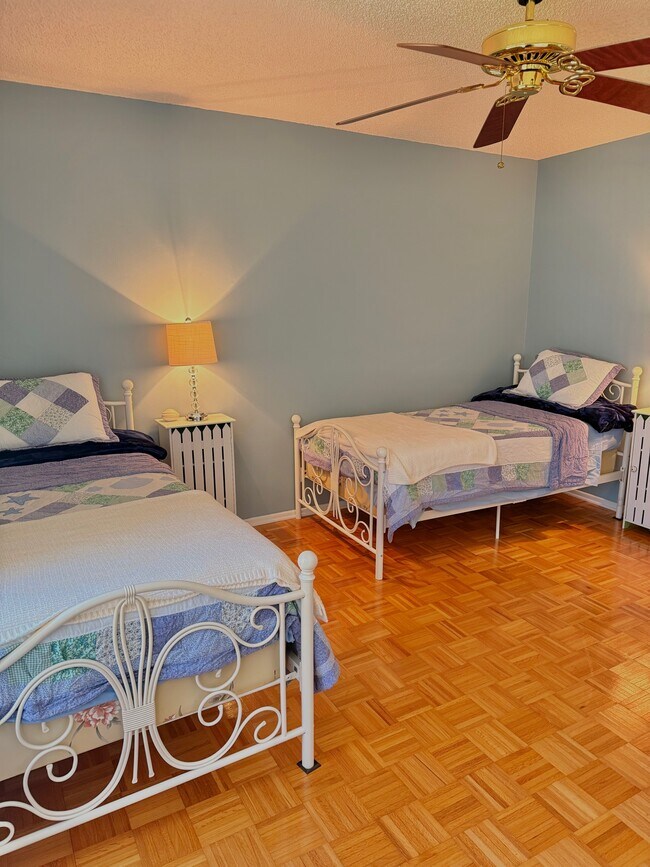 Building Photo - 2302 Wyndam Dr