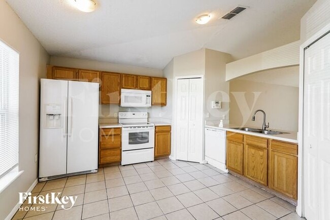 Building Photo - 7831 Country Chase Ave