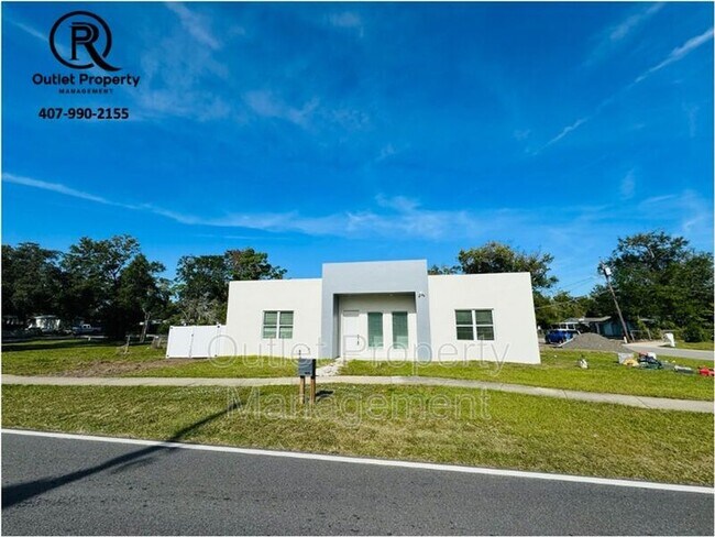 Building Photo - 1649 Lake Dr
