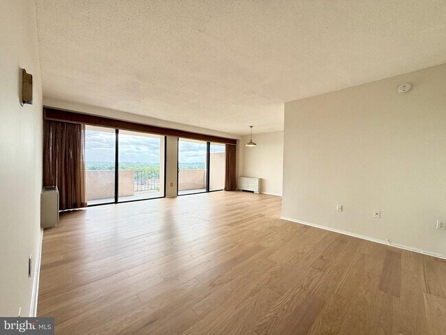 Foto del edificio - 4141 Henderson Rd