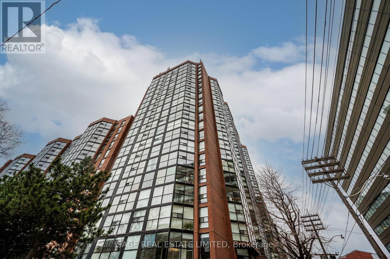 Primary Photo - 705-705 King St W