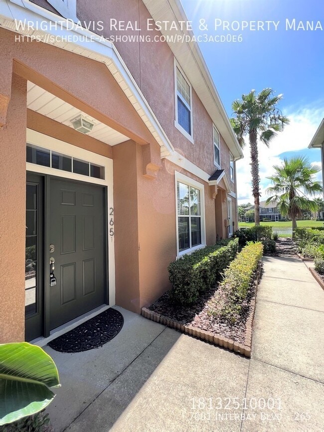 Building Photo - Beautiful 2/2 gated townhome in South Tampa!