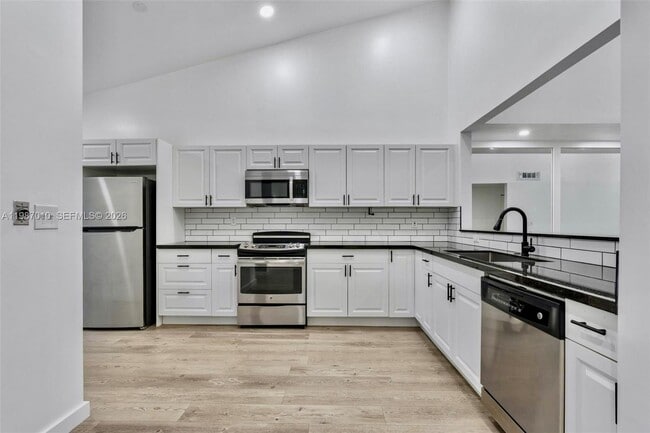 Building Photo - 518 NE 199th Ln