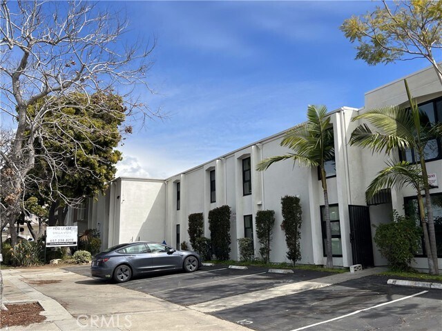 Foto del edificio - 6675 Linda Vista Rd