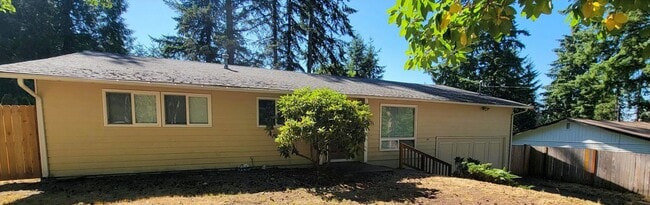 Updated 4 Bedroom Rambler – Spacious, Styl... - Updated 4 Bedroom Rambler – Spacious, Styl... House
