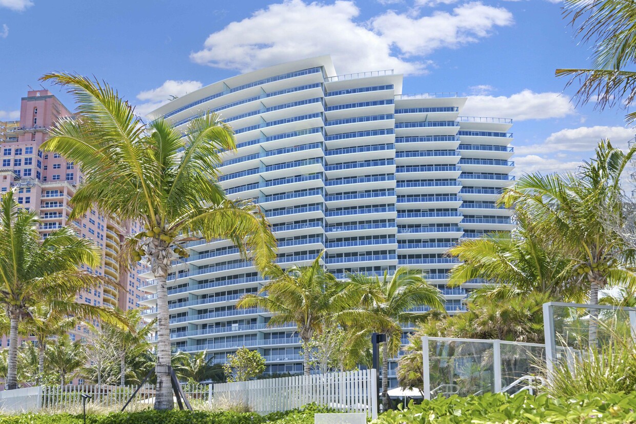 Foto principal - 2200 N Ocean Blvd