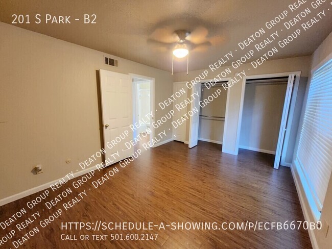 Building Photo - Welcome Home to Barton Oaks Apartments B2 ...