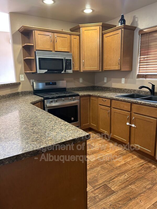 Building Photo - 6025 Arroyo Dr