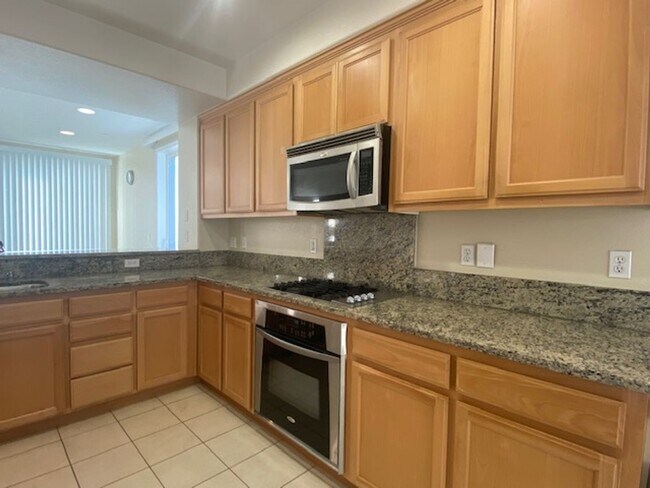 Foto del edificio - Immaculate 3 Bedroom 2.5 Bath Townhome Wit...