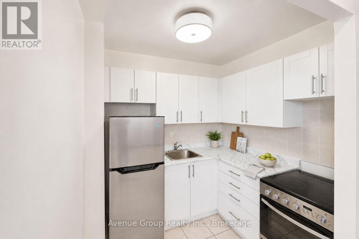 Photo du bâtiment - 120 Shelborne Ave