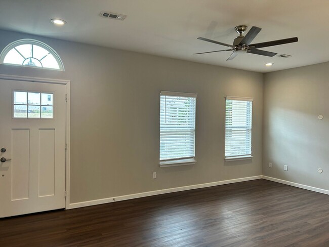 Building Photo - 3 br, 3.5 bath House - 8409 Blustery Way