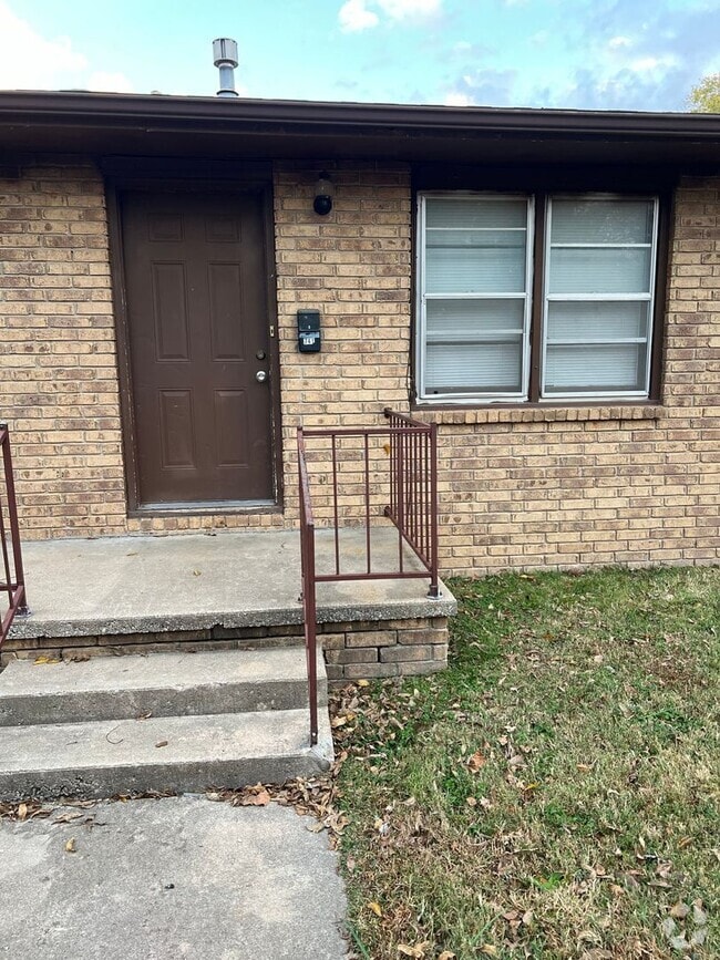 Building Photo - 743 S Nettleton Ave