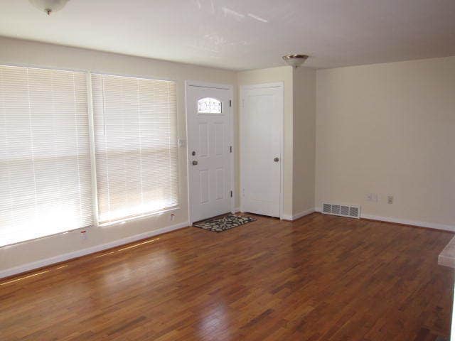 Building Photo - Available Soon! Charming Rambler W/Yard!
