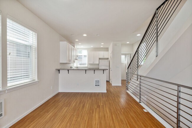Building Photo - 3027 21st Ave W