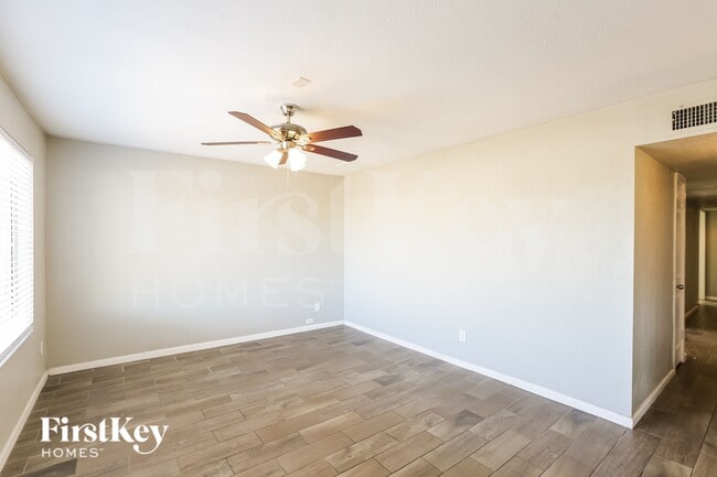 Foto del edificio - 14838 N 38th St