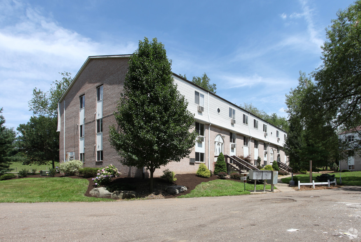 Primary Photo - 7253 Hills & Dales, Massillon