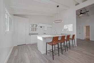 Building Photo - 492 Trinity Rd