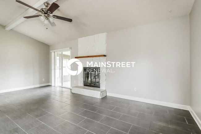 Building Photo - 3 Bedroom Pet-Friendly Home in Jacksonville, FL with Main Street Renewal