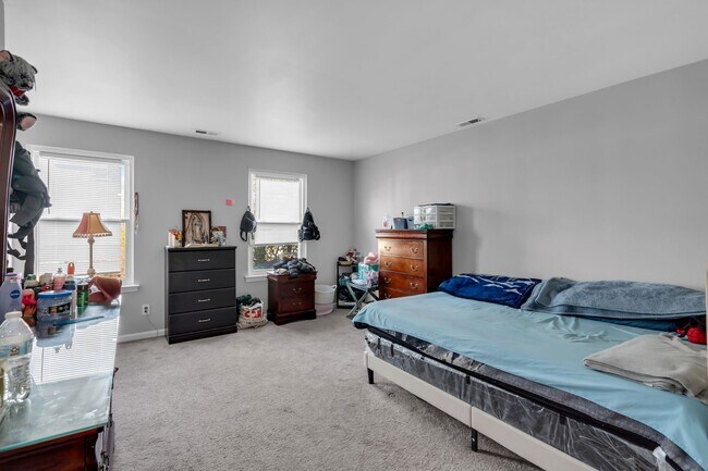 Foto del edificio - 5 Harrington Ln