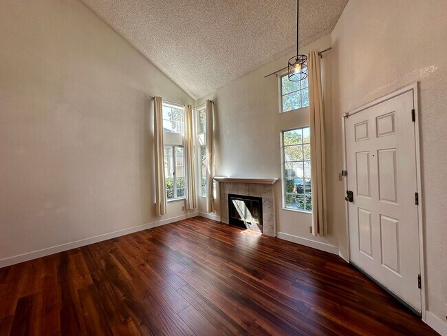 Building Photo - NEWARK GEM! 2 Bedroom 2 bath !