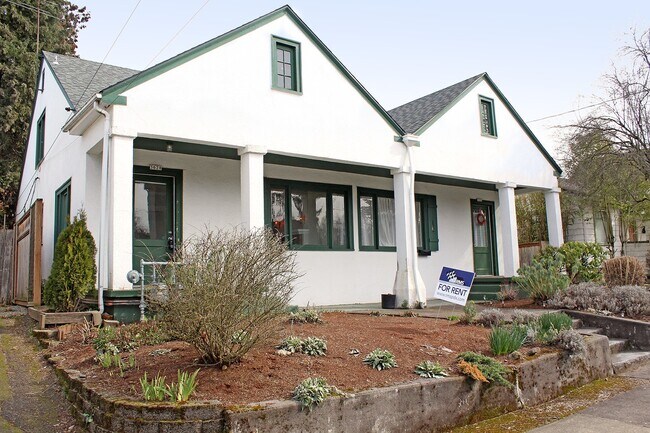 Foto del edificio - 3620-3628 NE 45th Ave