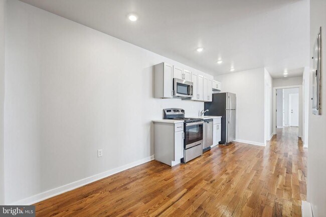 Building Photo - 4300 Chestnut St