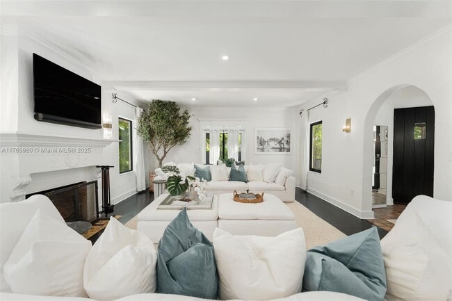 Building Photo - 4430 Alton Rd