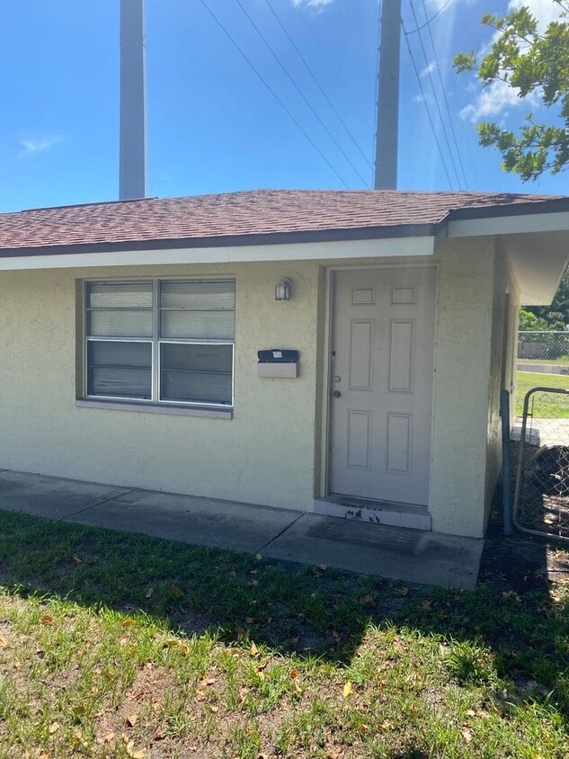 Primary Photo - 2 BEDROOM, 1 BATH APARTMENT HOME - PINELLAS PARK