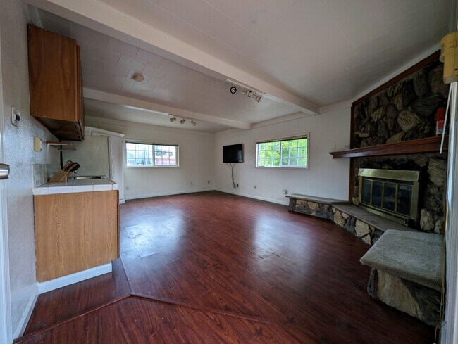 Building Photo - 4879 Boone Dr