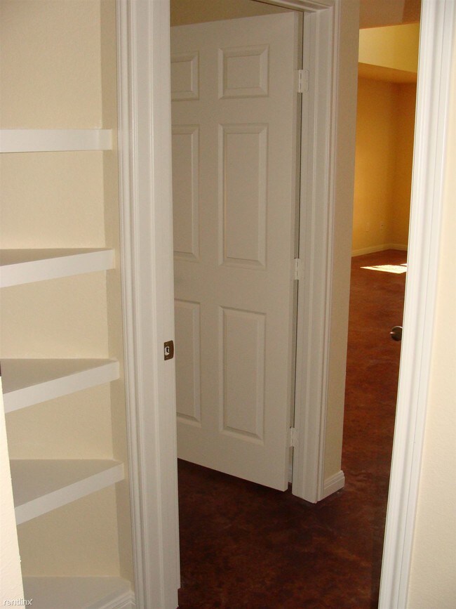 Building Photo - 131 Meadow Park Cir