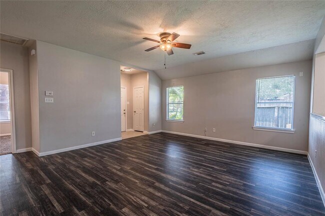 Building Photo - 6815 Ridgewood Ln