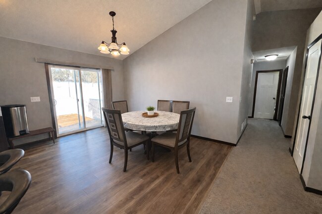 Foto del edificio - Beautiful 3bed 2bath Including a Master Suite