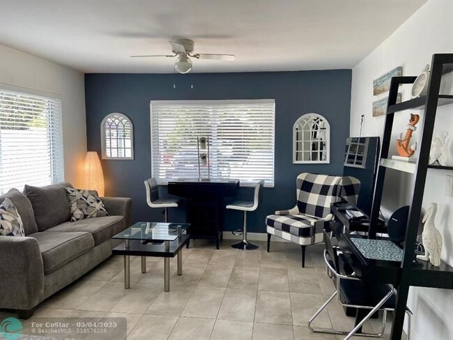 Foto del edificio - 1528 NE 32nd St