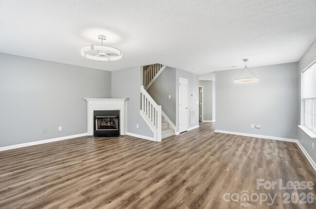 Foto del edificio - 1760 Forest Side Ln