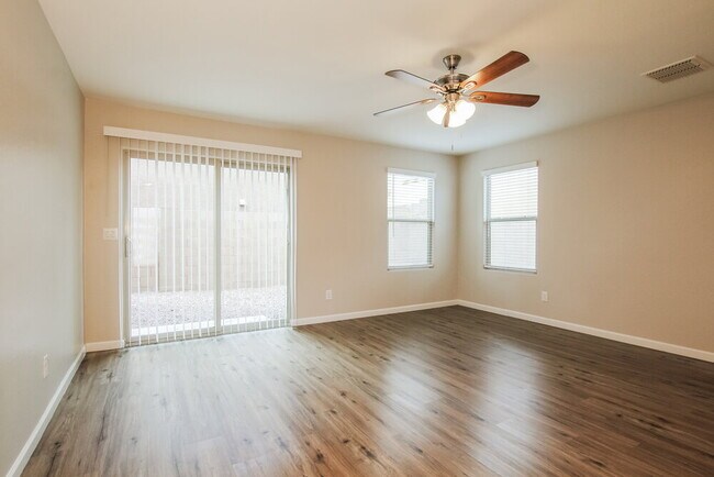 Foto del edificio - 8225 W Illini St