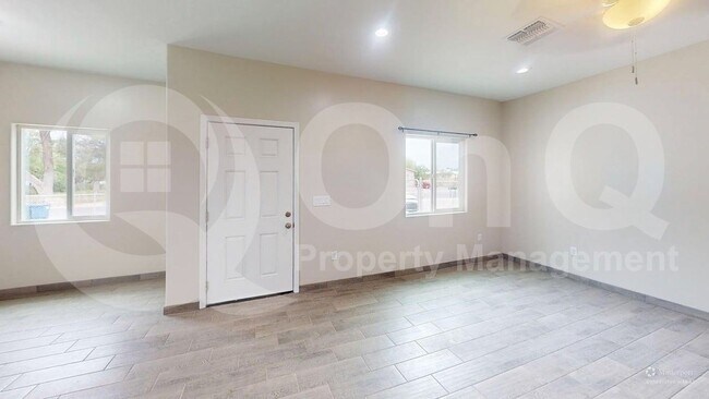 Building Photo - 1595 N Yavapai St