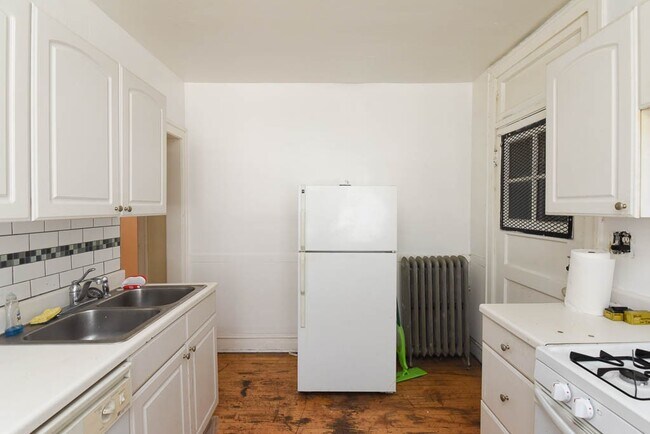 Foto del edificio - 4413 N Kenneth Ave