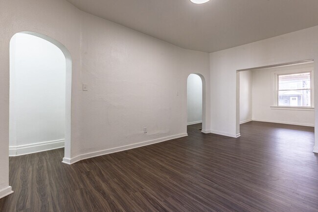 Foto del edificio - Available APRIL 2026! - Completely Renovated 2 Bed Home w/ 2nd Flr Laundry!