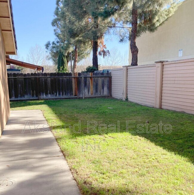 Building Photo - 116 Wawona St