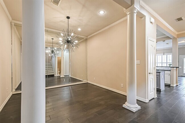 Foto del edificio - 5453 Fairdale Ln
